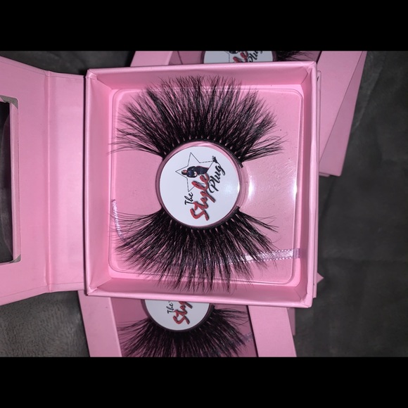 StylePlug Lashes - Picture 2 of 5